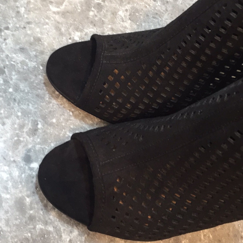Shoes - Picture 6 of 7